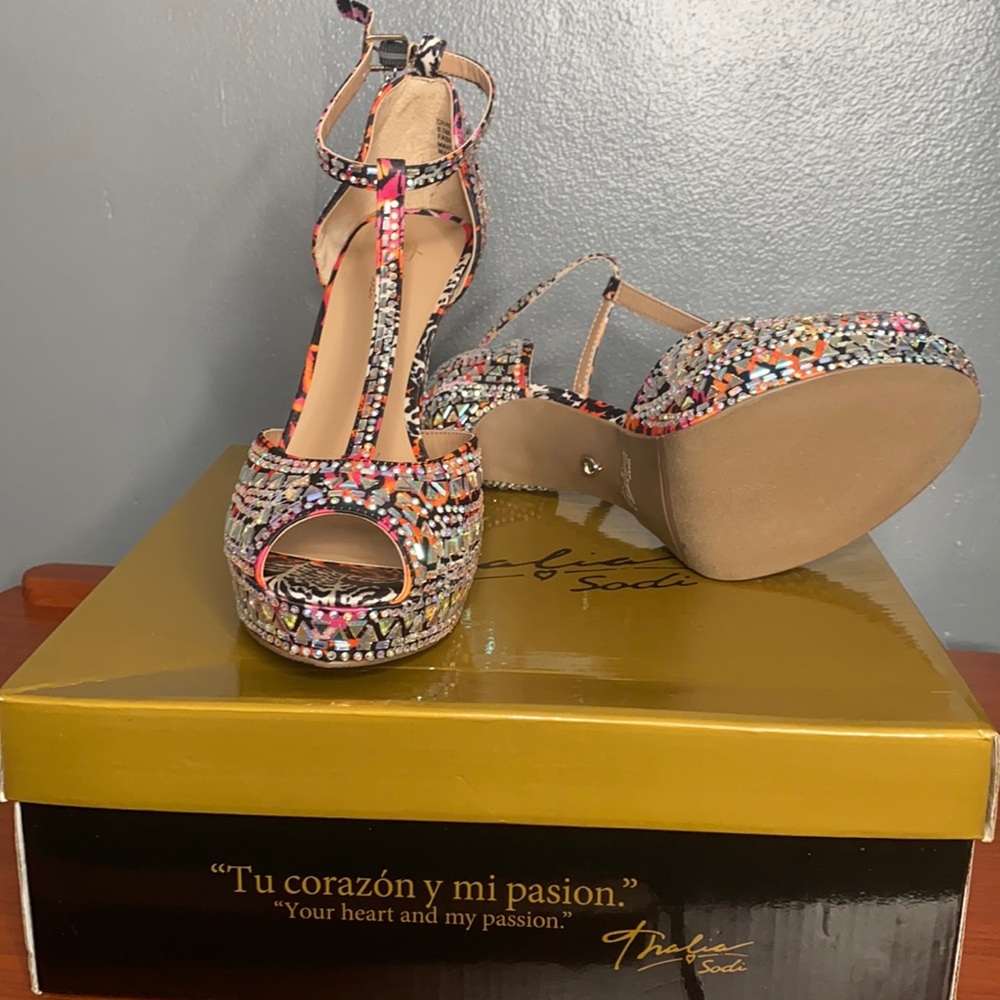 8.5 Thalia Sodi Heels